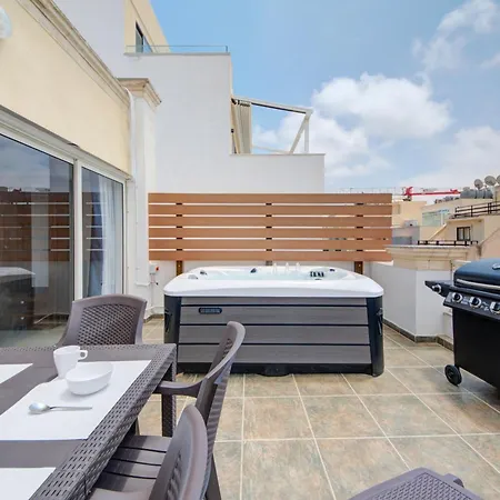 St Julian's Skyline Penthouse With Jacuzzi