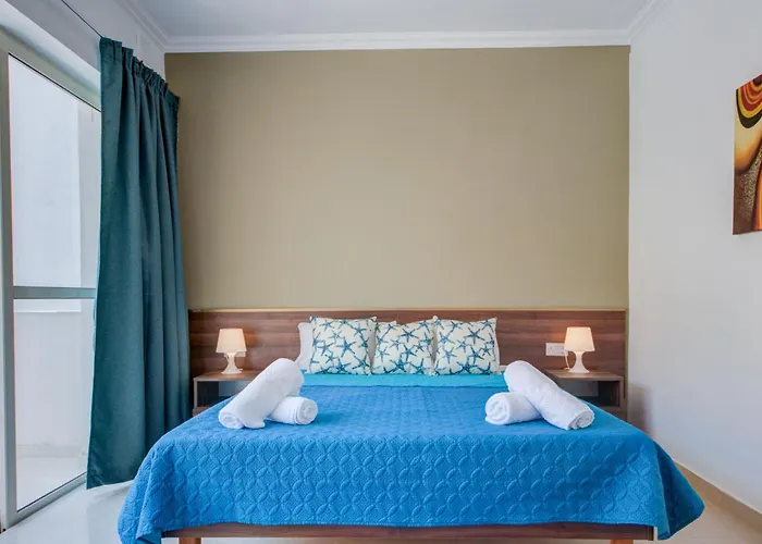 St Julian's Skyline Penthouse With Jacuzzi *