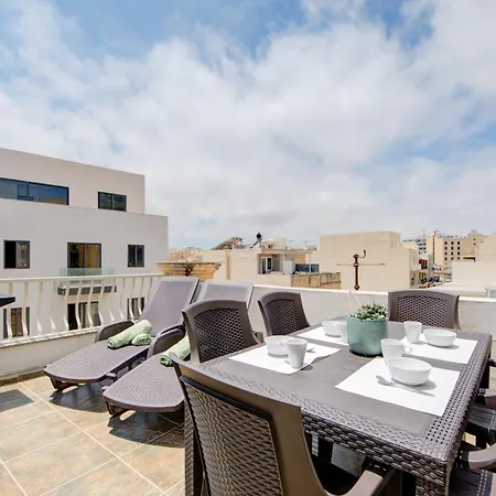 아파트 St Julian's Skyline Penthouse With Jacuzzi