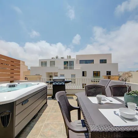 St Julian's Skyline Penthouse With Jacuzzi 아파트