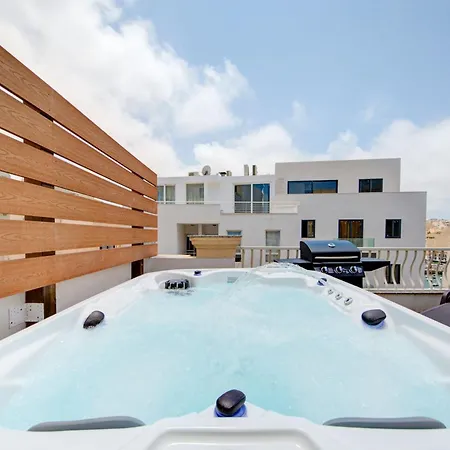 Lejlighed St Julian's Skyline Penthouse With Jacuzzi