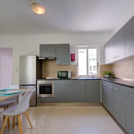 St Julian's Skyline Penthouse With Jacuzzi *