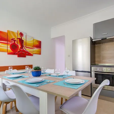 St Julian's Skyline Penthouse With Jacuzzi *