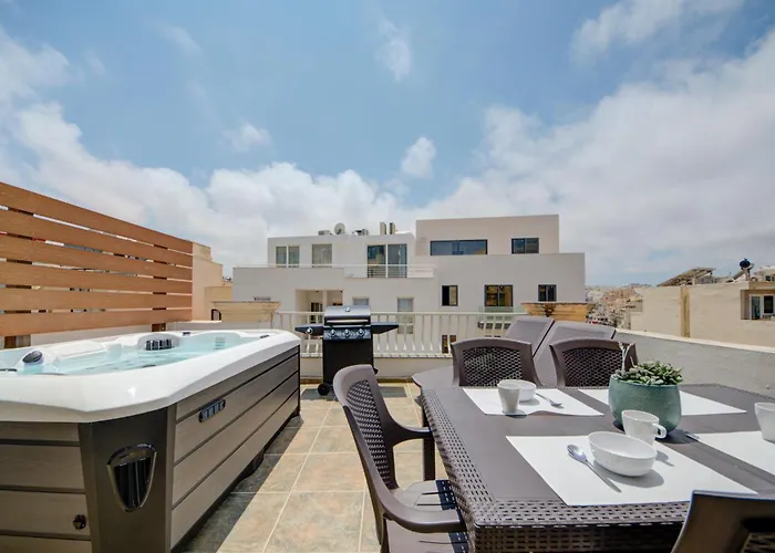 St Julian's Skyline Penthouse With Jacuzzi Daire