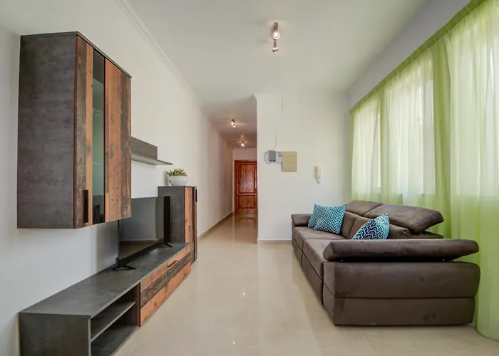 St Julian's Skyline Penthouse With Jacuzzi *