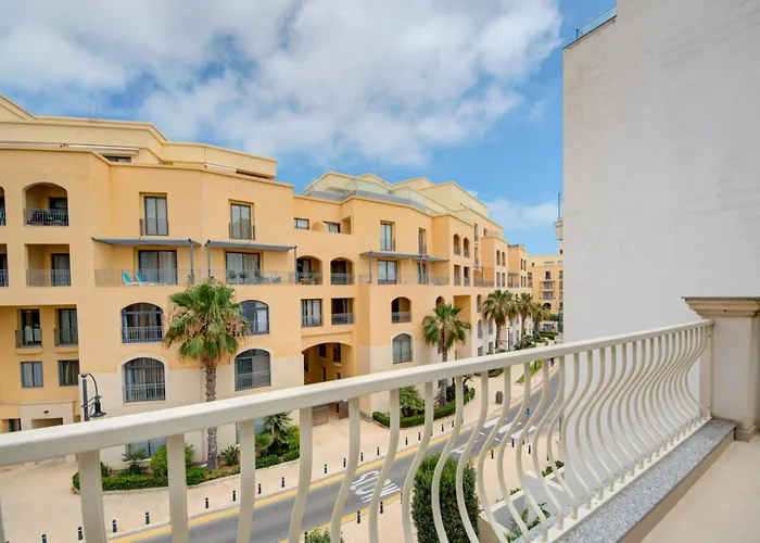 St Julian's Skyline Penthouse With Jacuzzi *