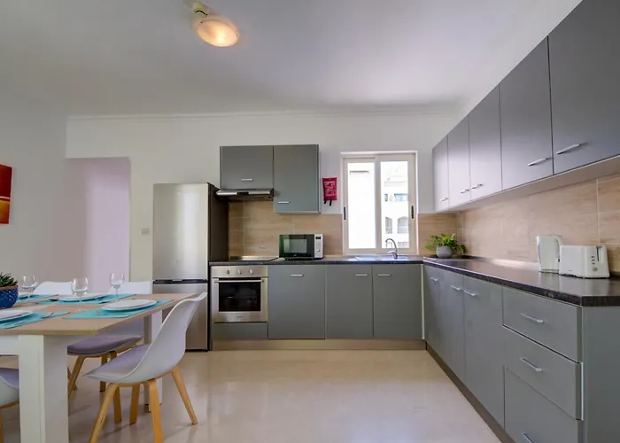 St Julian's Skyline Penthouse With Jacuzzi *